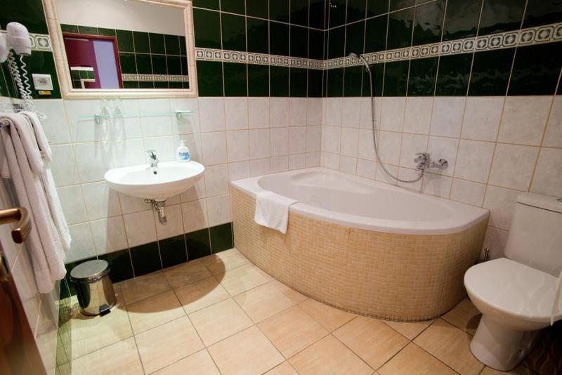 Penzion Benatky Piest'any Zimmer foto